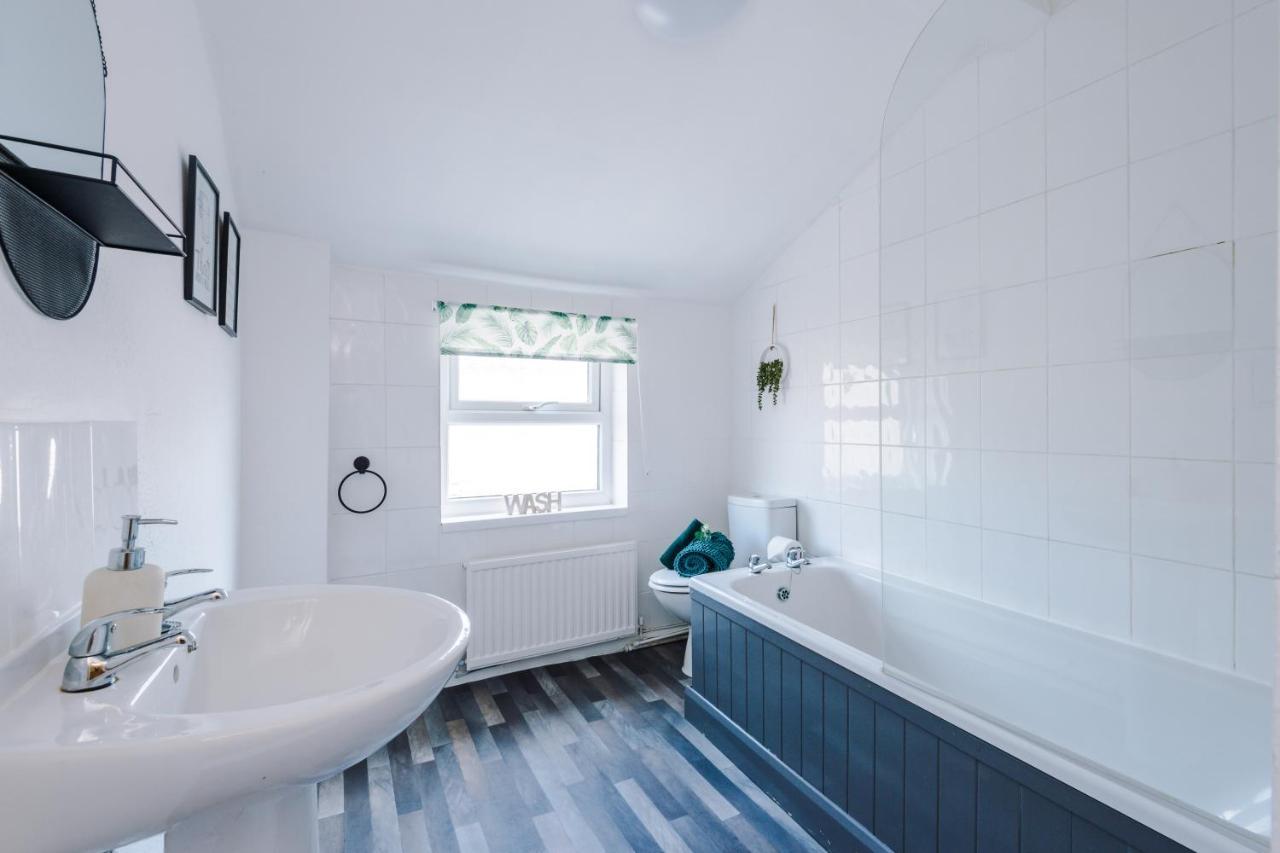 Spacious 2-Bed City-Centre Cottage In Chester By 53 Degrees Property - Ideal For Groups & Couples - Sleeps 6 Esterno foto